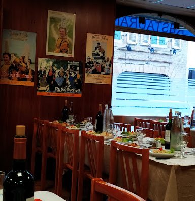 Le Restaurant Garrec à Pont-l'Abbé vous propose un endroit chaleureux et convivial pour vous restaurer avec des bons plats maison de cuisine traditionnelle.