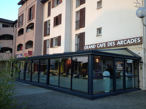 Le Restaurant les Arcades situé à Loyettes vous accueille du lundi au vendredi midi et soir. Dégustez une cuisine simple et généreuse. Service rapide disponible pour les clients professionnels - déjeuners d'affaires.