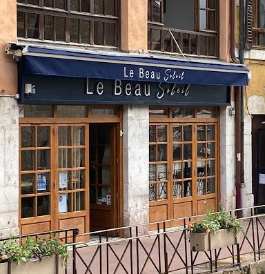 Le restaurant le Beau Soleil avec sa terrasse au bord du canal du Thiou à Annecy vous propose une cuisine faite de produits frais et locaux.