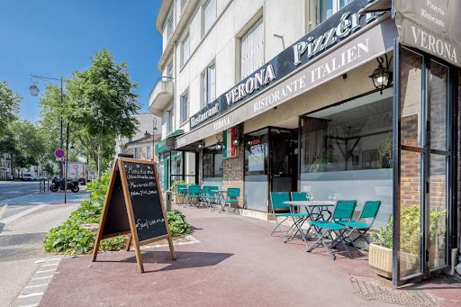 La pizzéria Verona vous accueille dans un cadre chaleureux à Antony pour vous offrir d’authentiques spécialités italiennes.