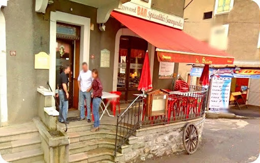 Découvrez ou Redécouvrez les saveurs de nos montagnes dans le village de Mieussy autour d'une cuisine local et avec des produits frais. Le Restaurant La Galine est un lieu familiale et de convivialité !