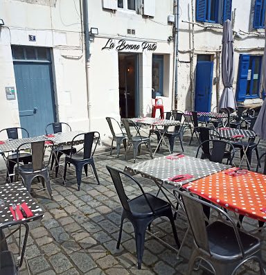 La Bonne Pâte à La Rochelle est un restaurant de cuisine franco-italienne. Nous vous proposons principalement des pizzas artisanales et des bruschettas.