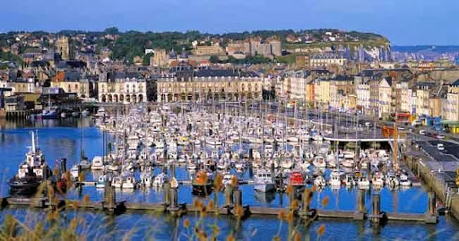 Réservez votre Hôtel Logis  les Arcades à DIEPPE. Découvrez la région de Haute Normandie et profitez des meilleurs tarifs avec LOGIS Hôtels.