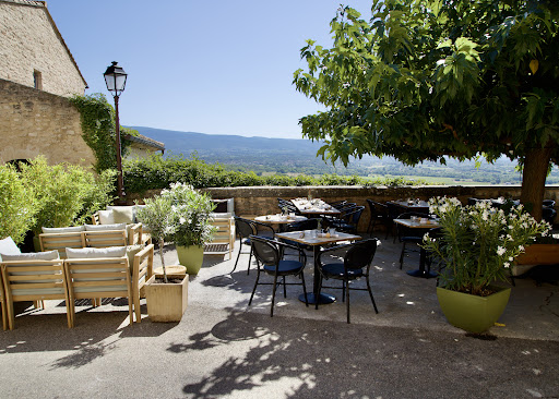 Découvrez notre cuisine Provençale préparée avec des ingrédients frais et locaux. Réservez votre table aujourd'hui pour une expérience culinaire inoubliable.