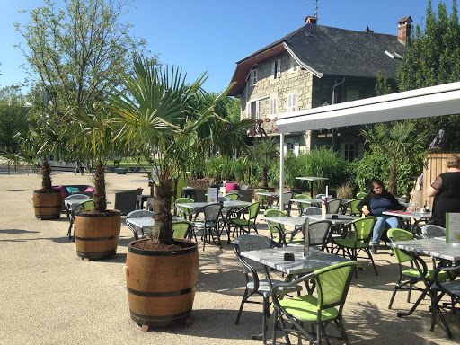 Café des Sports en Haute-Savoie – Notre restaurant propose des plats à la carte accompagnés de vins et de champagnes. Privatisez également notre salle pour vos événements.