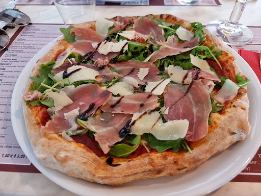 La Nostra en Charente-Maritime – Notre restaurant et pizzeria vous invite à déguster des spécialités italiennes aux saveurs uniques. Détendez-vous sur notre terrasse en savourant nos pizzas cuites au feu de bois