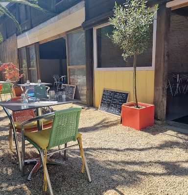 Poussez les portes de notre restaurant La Table du Marché à Tréguier dans les Côtes d'Armor et profitez des bons plats à base de produits frais et de saisons de notre cuisine. Bénéficiez de votre repas dans un espace chaleureux.