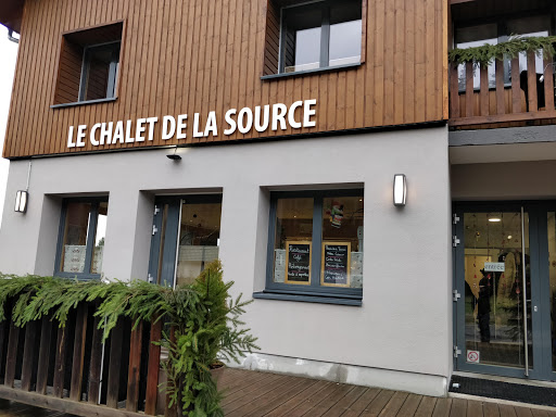 le chalet de la source vous accueuil dans son restaurant et son hebergement