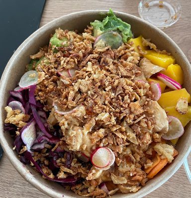 Nomad-Poké & Sushis est un food-truck spécialisé dans le Poké-Bowl et les Sushis. Situé à Beaune et ses alentours.