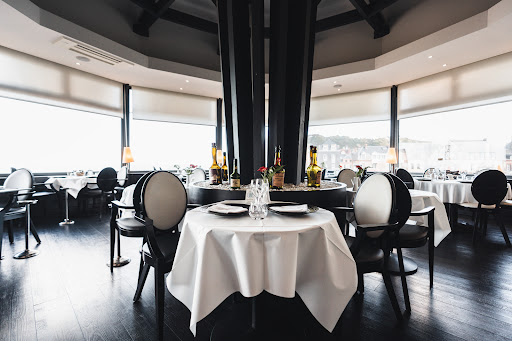 L'Huitrière - Restaurant panoramique avec vue sur les falaises d'Etretat - Spécialités de produits de la mer - Produits frais - Cuisine traditionelle