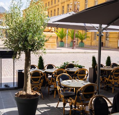 C'est au coeur de ville situé sur la place d'armes de Metz