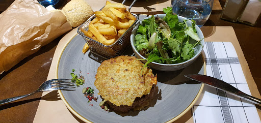 Séjournez en famille ou en voyage d'affaires au coeur d'un parc. L'hôtel 4 étoiles Novotel Rouen Sud offre un restaurant avec terrasse et des salles de réunion.