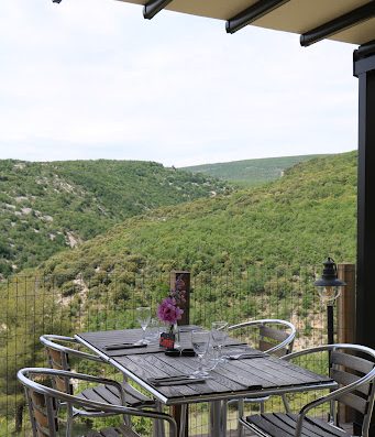 Restaurant du Jardin de l'abbaye de Valsaintes. Ouvert toute l'année. restaurant au cœur du Luberon et de la Haute Provence.