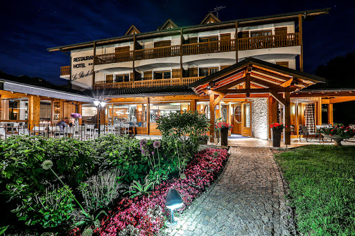 L’hôtel restaurant Le Pré de la Cure est situé à Yvoire avec vue sur lac en Haute Savoie 74