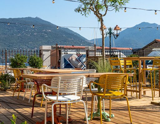 L’Incantu est un bar-restaurant à Propriano proposant de la cuisine méditerranéenne dans un esprit guinguette revisité.