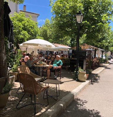 Hôtel Le Louvre à Sault au pied du mont Ventoux