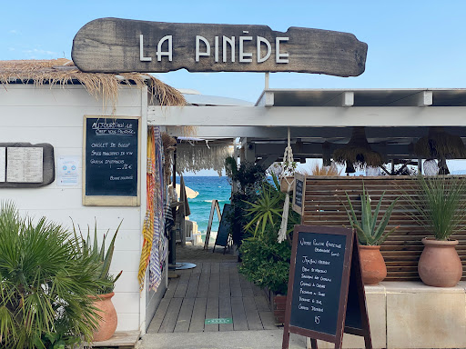 Situé au Lavandou sur une des plus belles plages du littoral