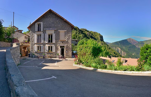 L’Hostellerie du Randonneur est un charmant petit hôtel familial de 9 chambres à Rimplas. Situé au cœur du Parc National du Mercantour