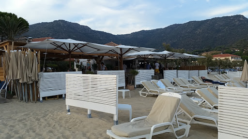 Situé au Lavandou sur une des plus belles plages du littoral