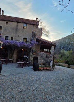 Bienvenue sur le site de l'Auberge de la Cascade à Navacelles - Hérault. Profitez d'un cadre exceptionnel pour vos vacances.