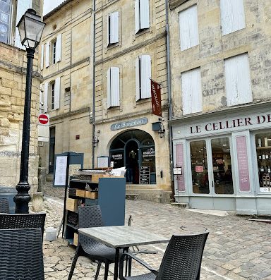 Venez au Restaurant St-Émilion basé à St-Émilion pour y déguster de nombreux plats. Vous découvrirez une carte gourmande !