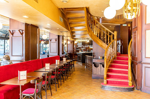 Bienvenue dans notre bistrot traditionnel situé face à la gare de Lyon à la déco rétro.