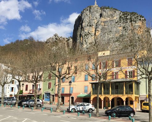 Idéal Bar dans les Alpes-de-Haute-Provence – Découvrez notre carte variée de tacos