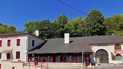 Notre Hôtel Restaurant "La Table des Bons Pères" est situé à Bislée près de Saint-Mihiel entre Verdun et Commercy en Meuse. Hôtel 3 étoiles et service traiteur.