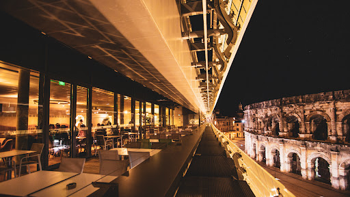 La Table du 2 à Nîmes (30 - Gard) est le restaurant du musée de la Romanité : une brasserie contemporaine de chef dans un environnement majestueux.