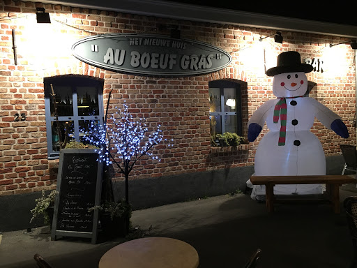 restaurant traditionnel dans un petit village de Flandre Herzeele située sur la place