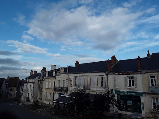 Hôtel à La Charité sur Loire La Pomme d'Or vous accueille pour vous reposer et vous restaurer pendant vos séjours à La Charité sur Loire.