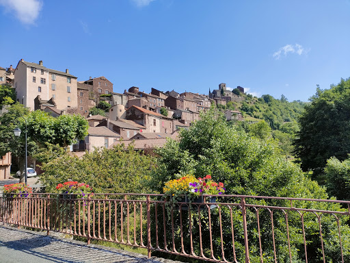 Emilie et Stéphane vous accueillent avec plaisir dans leur auberge de charme dans l’Aveyron située à Combret