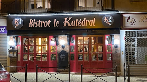 Le Bistrot Le Katedral à Noyon abrite un restaurant de cuisine traditionnelle