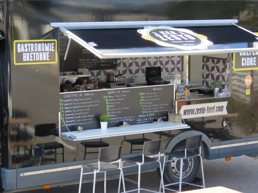 KER ZESTO est un Food truck situé dans la région d’Aix-en-provence – Marseille – Cette crêperie Mobile vous propose des galettes et des crêpes.