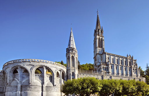 Hôtel Roissy 4 étoiles à Lourdes proche des Sanctuaires et de la Grotte de Lourdes met à votre disposition ses chambres rénovées et climatisées