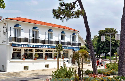 Réservez moins cher en direct votre Logis Hôtel & Restaurant de la Plage à Saint Palais sur Mer. Hôtel de charme en bord de mer avec piscine