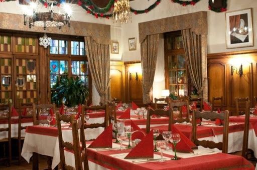 La famille Ancel vous accueille dans son restaurant gastronomique Au lion d’Or à Kaysersberg dans le Haut-Rhin depuis 1724. Goûtez à nos plats raffinés alsaciens !