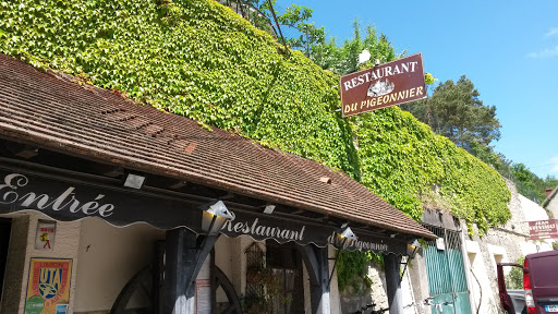 Découvrez le restaurant du Pigeonnier de Fombêche proche d'Amboise : un restaurant troglodyte pour une cuisine raffinée qui saura séduire vos papilles.