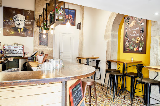 Hemingway's vous propose des plats et tapas maison à déguster sur place midi et soir.