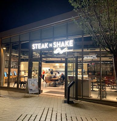 Avis à tous les gourmands ! Steak 'n Shake arrive en France avec les meilleurs steakburgers