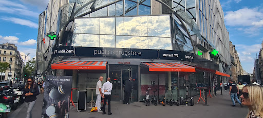 Publicisdrugstore est LE luxury convenience store de Paris. Ouvert 7 / 7 jusqu’à 2h du matin.