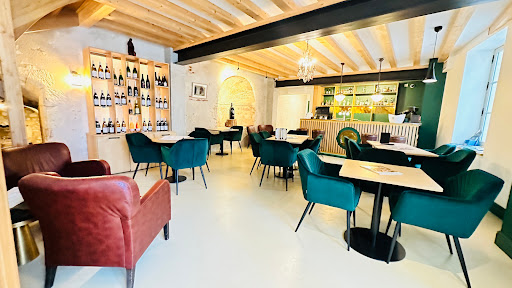 Réservez votre table au sein du restaurant et vinothèque La Salamandre à Saint-Aignan-sur-Cher et goûtez une cuisine régionale contemporaine.