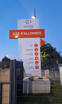 esatco Sarthe propose un guichet unique pour répondre aux besoins des entreprises et des collectivités à travers 11 filières métiers.