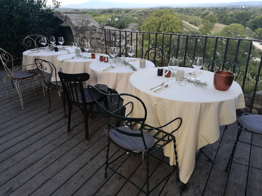 La Maison Orsini vous propose ses gîtes et chambres d'hôtes de charme en plein cœur de la vallée du Rhône. Découvrez Avignon