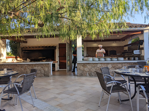 Grill Pizzeria à Lecci près de Porto Vecchio en Corse du Sud. Le restaurant est ouvert de mai à septembre depuis 1967 !