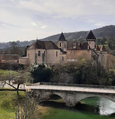 Bienvenue à l'Hôtel de la Vallée ! Nous vous garantissons un séjour agréable et inoubliable dans l'une de nos chambres. Réservez au meilleur tarif garanti.