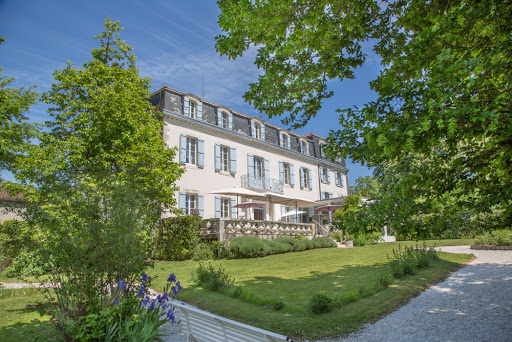 Réservez moins cher en direct votre séjour au Château Bellevue à Cazaubon - Barbotan les Thermes. Hôtel de charme avec Spa de 200m²  et restaurant gastronomique.