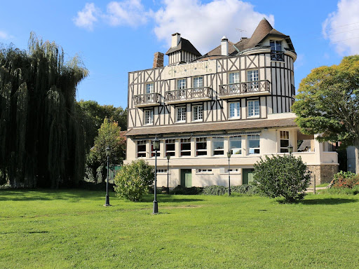 A mi-chemin entre Paris et Deauville