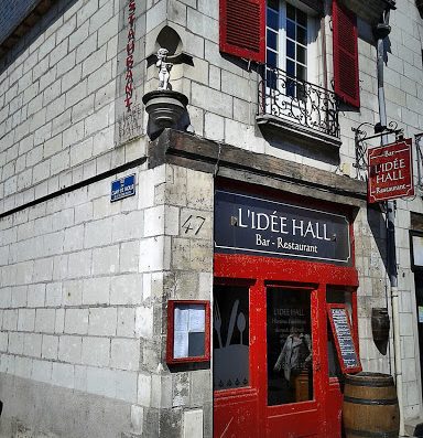 L'Idée Hall à Tours en Indre et Loire : Cave à vin et Restaurant Bistronomique vous propose une cuisine enracinée et un service de qualité .