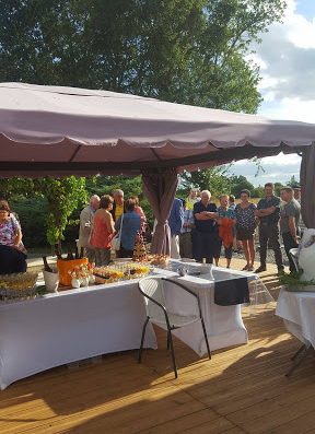 Découvrez votre Restaurant du terroir Mezieres Sur Ponthouin. Venez passer un moment de plaisir et de détente sur notre terrasse ou dans nos chambres d'hôtes.